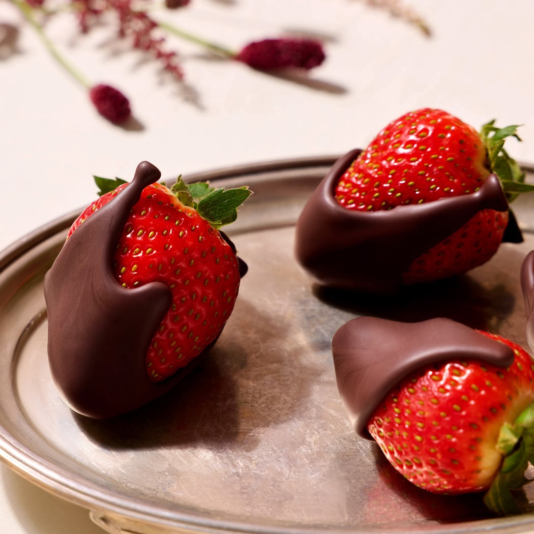 美品 限定品 Strawberry Chocolate Over Drive Chocolate-Drizzled Strawberries – Dandelion Chocolate
